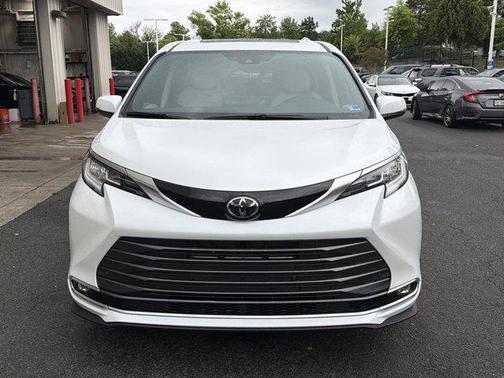 Wind Chill Pearl 2026 Toyota Sienna Limited