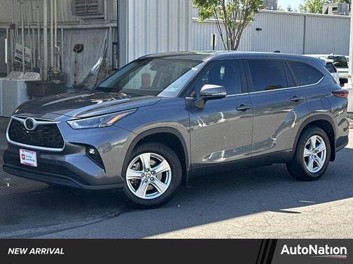 2024 Toyota Highlander LE