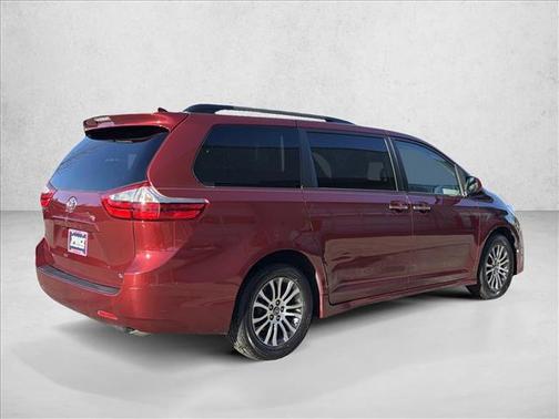 2018 Toyota Sienna XLE