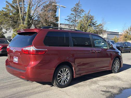 2018 Toyota Sienna XLE