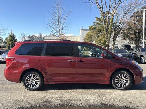 2018 Toyota Sienna XLE