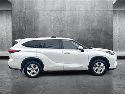 2022 Toyota Highlander Hybrid LE
