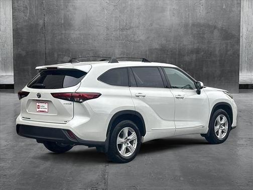 2022 Toyota Highlander Hybrid LE