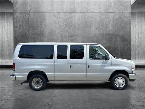 2009 Ford E350 Super Duty XLT