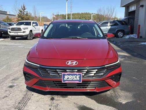 2025 Hyundai ELANTRA SEL