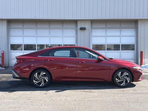 2025 Hyundai ELANTRA SEL