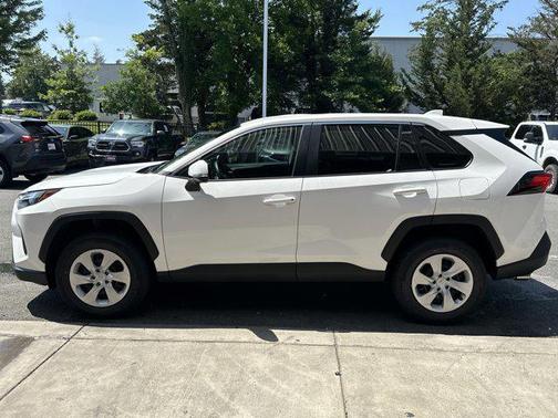 2025 Toyota RAV4 LE