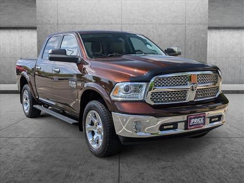 Photo 3 of 27 of 2014 RAM 1500 Laramie