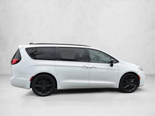 Bright White Clearcoat 2025 Chrysler Pacifica Limited
