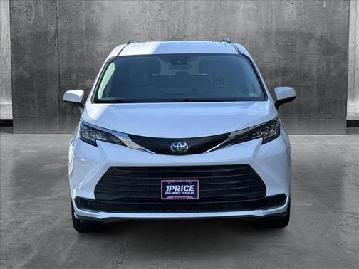 2022 Toyota Sienna LE