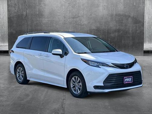 2022 Toyota Sienna LE