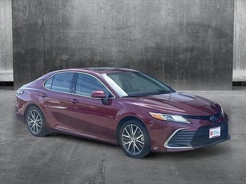 2022 Toyota Camry Hybrid XLE