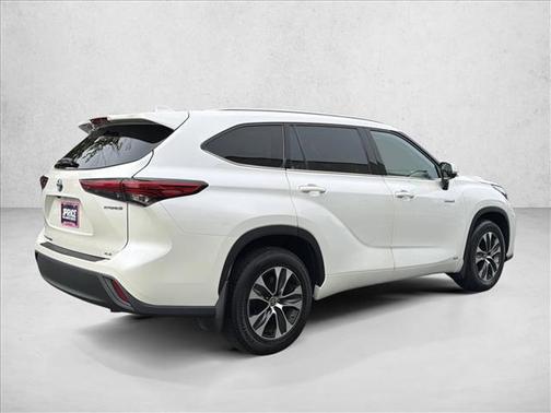 2021 Toyota Highlander Hybrid XLE