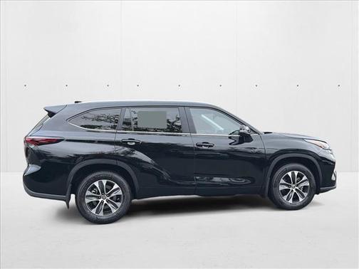 2025 Toyota Highlander XLE