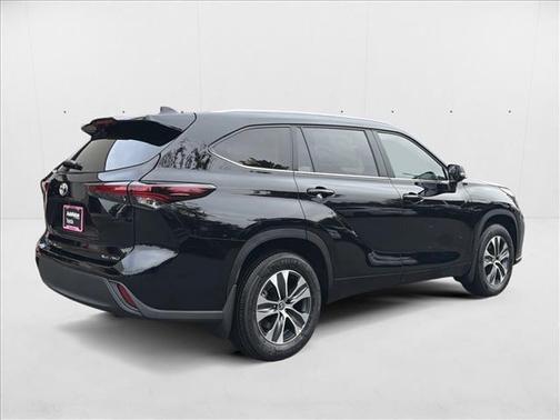 2025 Toyota Highlander XLE