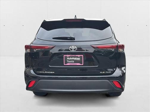 2025 Toyota Highlander XLE