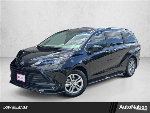 2025 Toyota Sienna XLE