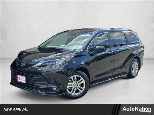 2025 Toyota Sienna XLE 7 Passenger