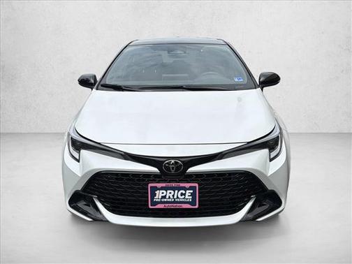 Wind Chill Pearl/Midnight Black Metallic 2025 Toyota Corolla SE