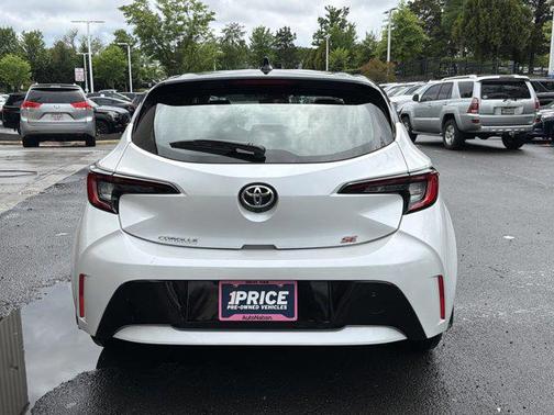 Wind Chill Pearl/Midnight Black Metallic 2025 Toyota Corolla SE