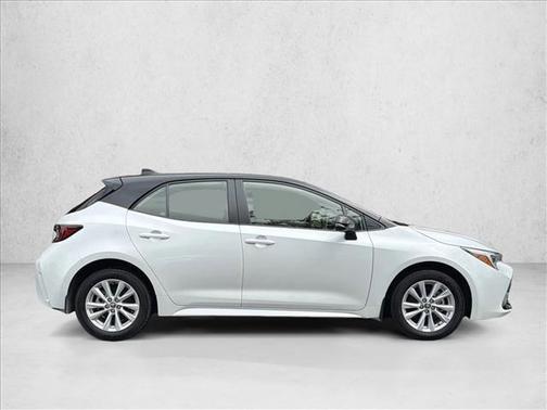 Wind Chill Pearl/Midnight Black Metallic 2025 Toyota Corolla SE