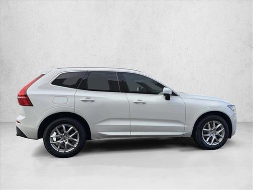 2020 Volvo XC60 T5 Momentum