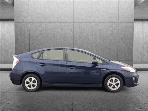 Photo 5 of 21 of 2015 Toyota Prius Two