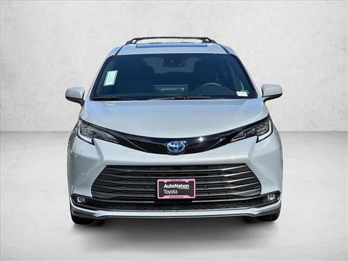 2025 Toyota Sienna Woodland Edition