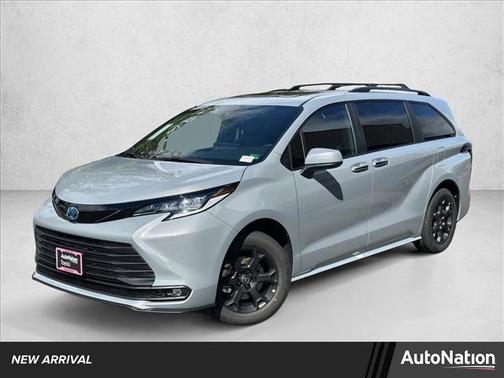 2025 Toyota Sienna Woodland Edition
