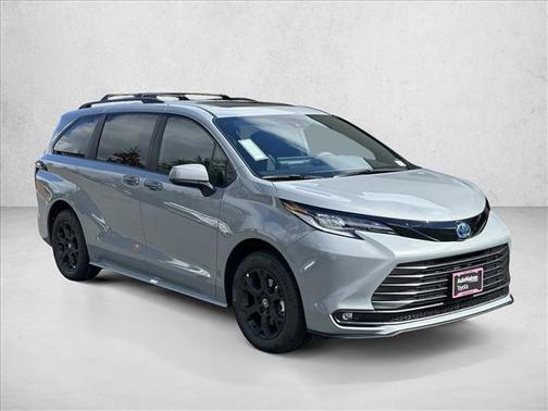 2025 Toyota Sienna Woodland Edition