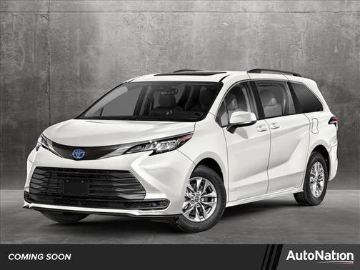 2025 Toyota Sienna LE