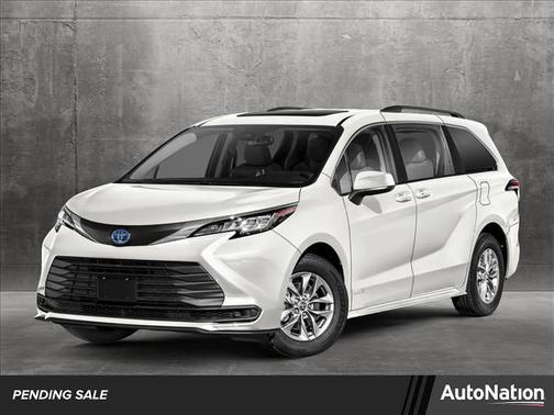 2025 Toyota Sienna LE