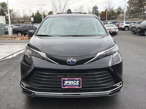 2024 Toyota Sienna XLE