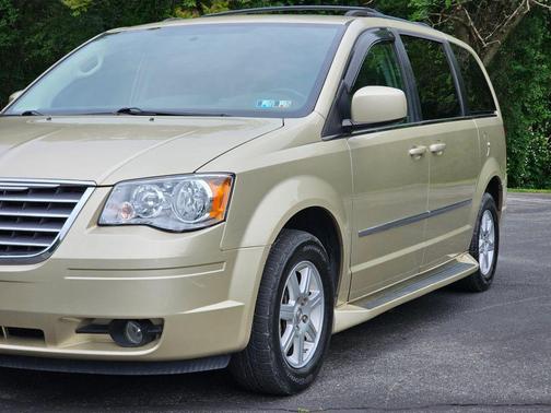 2010 Chrysler Town & Country Touring