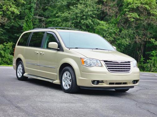 2010 Chrysler Town & Country Touring