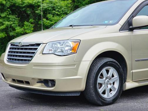 2010 Chrysler Town & Country Touring