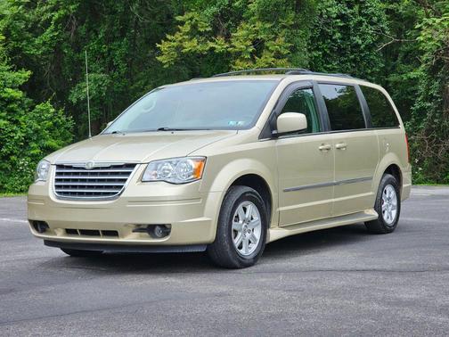 2010 Chrysler Town & Country Touring