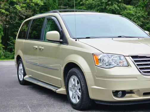 2010 Chrysler Town & Country Touring