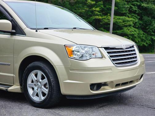 2010 Chrysler Town & Country Touring