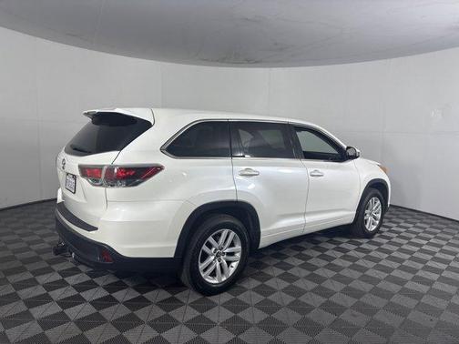 2016 Toyota Highlander LE