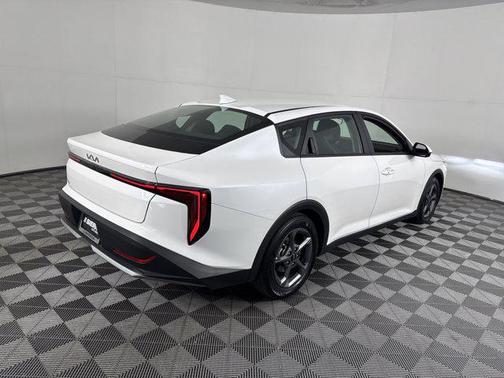 Snow White Pearl 2025 Kia K4 LXS