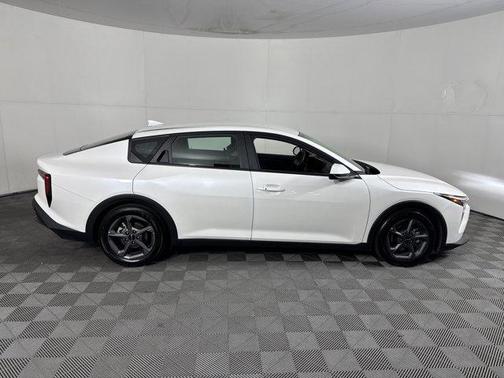 Snow White Pearl 2025 Kia K4 LXS