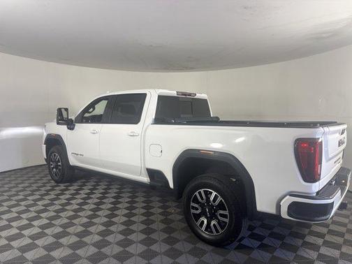Summit White 2022 GMC Sierra 2500 AT4