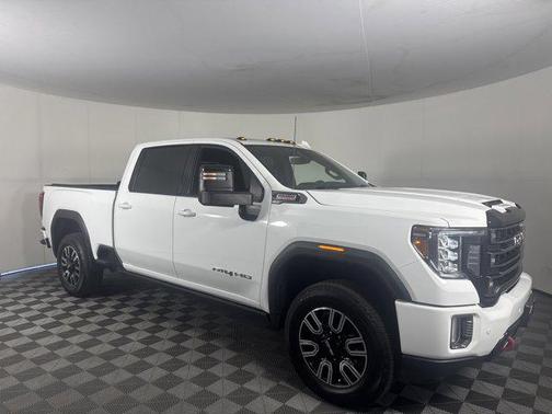 Summit White 2022 GMC Sierra 2500 AT4