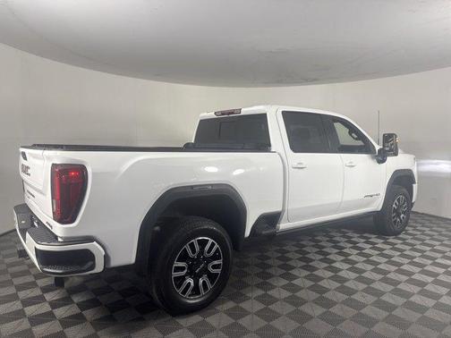 Summit White 2022 GMC Sierra 2500 AT4