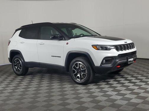 Bright White Clearcoat 2025 Jeep Compass Trailhawk