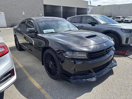 Pitch Black Clearcoat 2017 Dodge Charger SXT