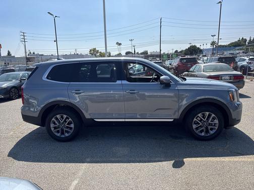 Everlasting Silver 2025 Kia Telluride LX