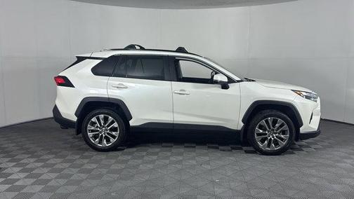 2022 Toyota RAV4 XLE Premium