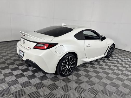 Halo 2023 Toyota GR86 Base